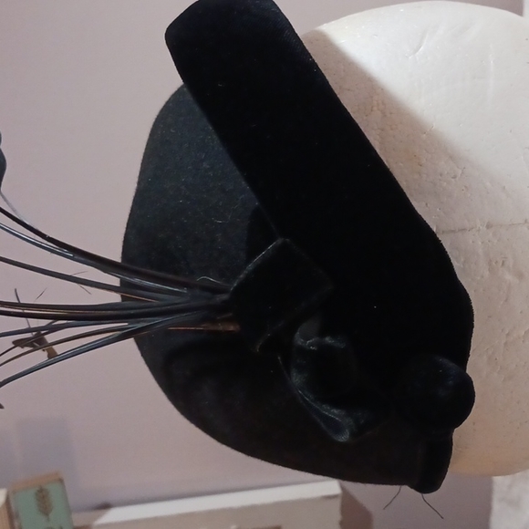 Gorgeous Authentic 1950s-60s  Vintage Facinator Hat Feather Details ⚜️👑⚜️ - Picture 3 of 8